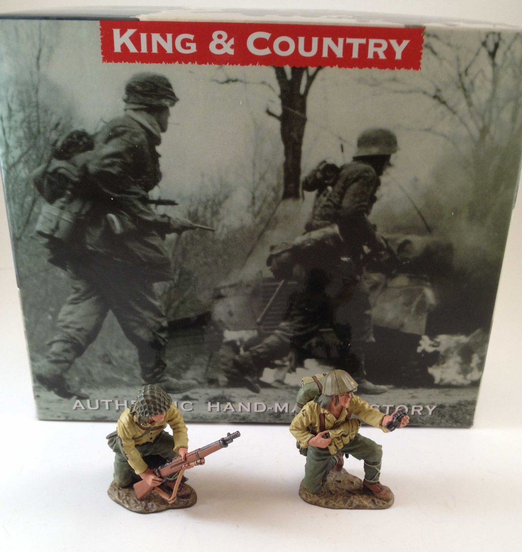 King and Country IWJ026 Rifle Grenade Team: 2 figures. Condition Excellent. Box Condition Excellent.