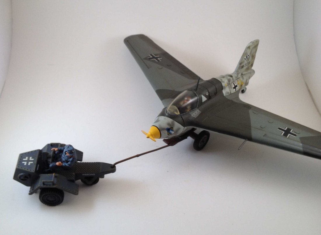King and Country LW004 (SL) Messerschmitt ME 163: Plane. 3 pieces. Condition Excellent. Box Condition Very Good.