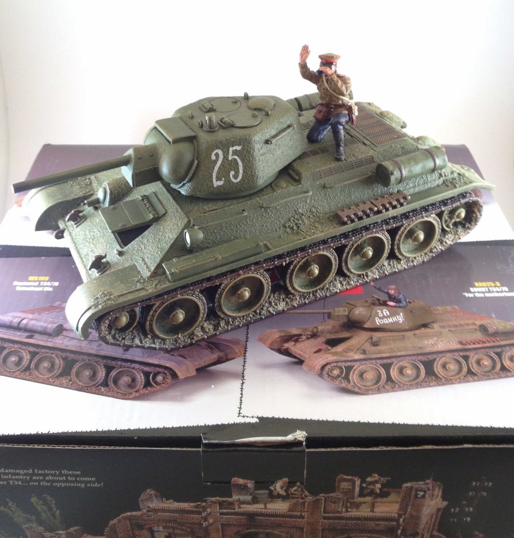King and Country RA025-2 Soviet T34/76 Tank #25: 1 figure. Condition Excellent. Box Condition Very Good.