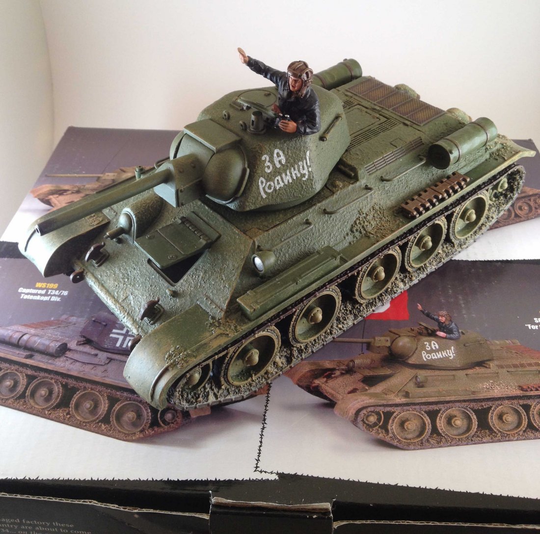 King and Country RA025-3 Soviet T34/76 Tank: 1 figure. Condition Excellent. Box Condition Very Good.