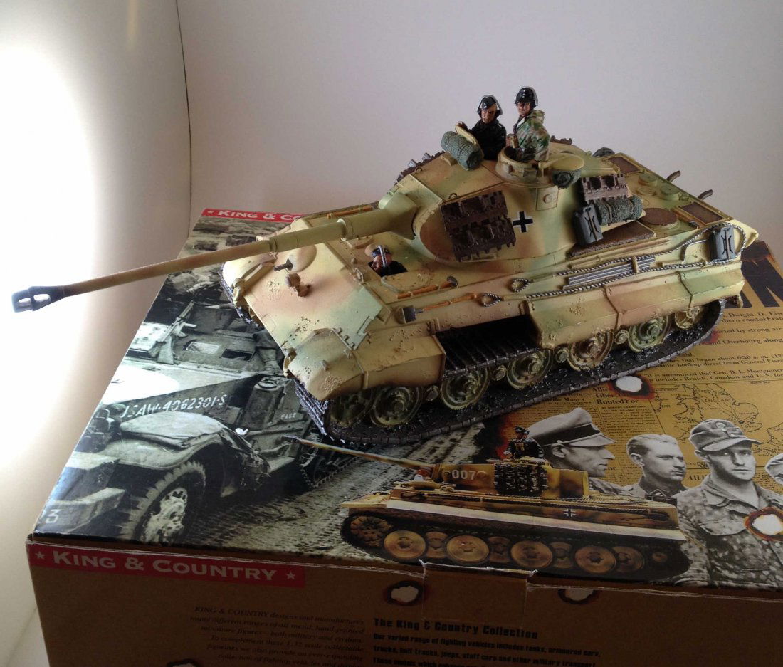 King and Country WS67 King Tiger: 3 figures. Condition Excellent. Box Condition Good.