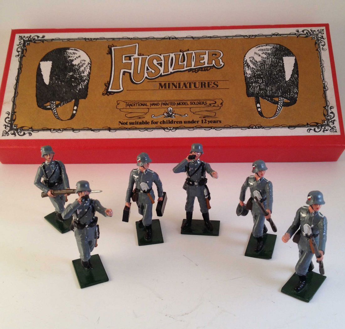 Fusilier Miniatures #19A German WW2 Machine Gun: Section Advancing. 6 pieces. Condition Excellent. Box Condition Excellent.