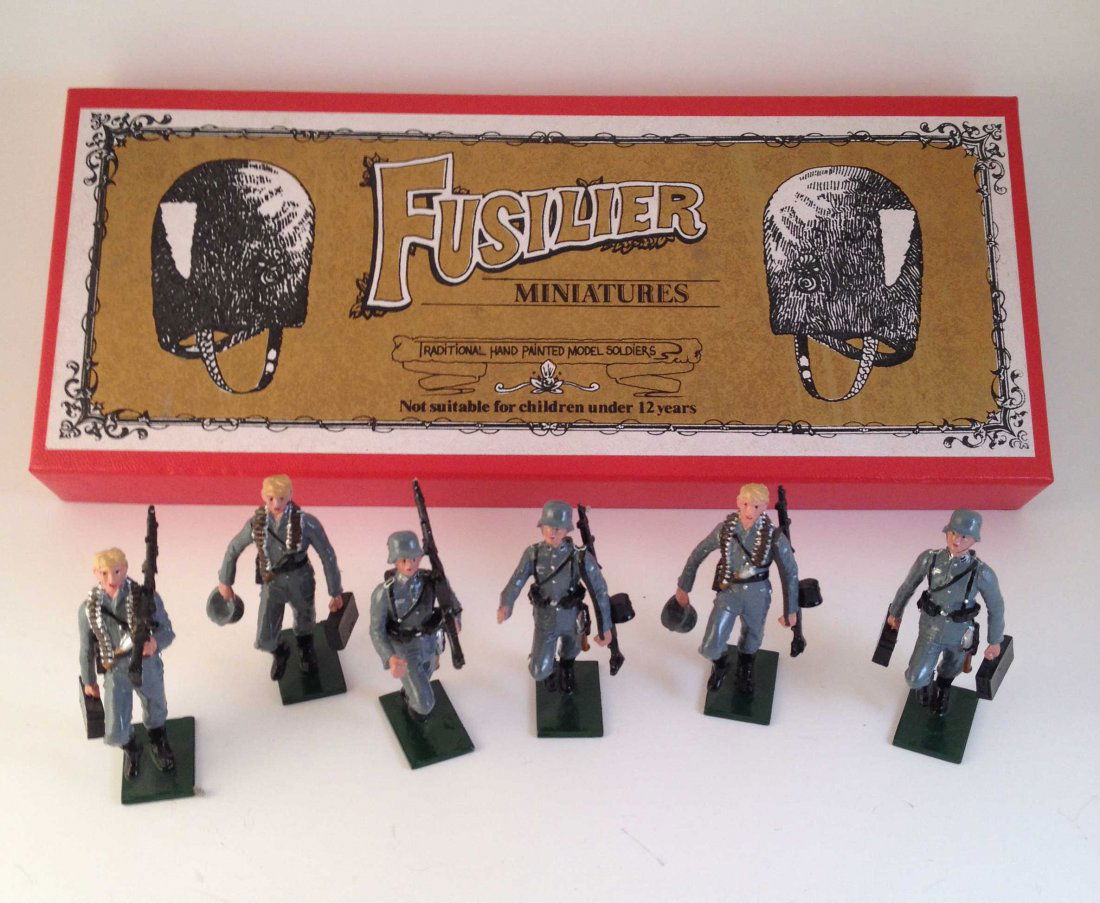 Fusilier Miniatures #19B German WW2 Machine Gun: Section Charging. 6 pieces. Condition Excellent. Box Condition Excellent.