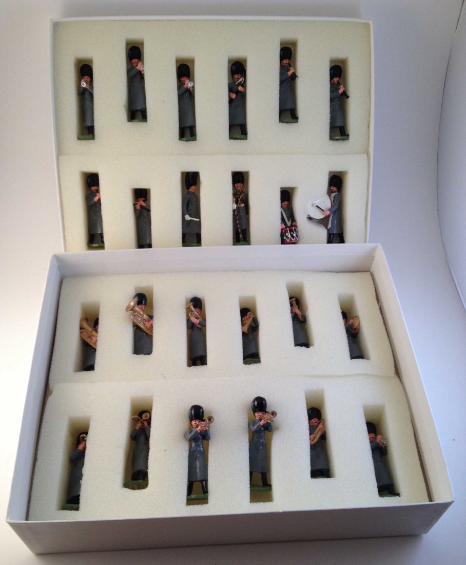 Ducal Set#3020 Irish Guards Winter Band (1 of 1)