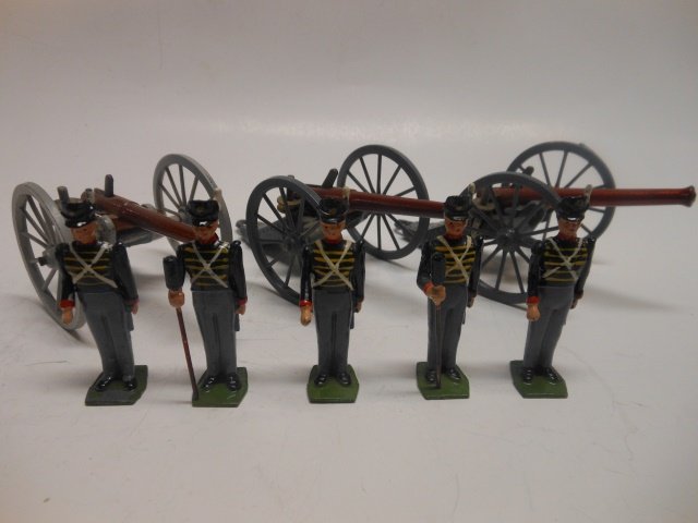Britains from set #2152 Waterloo Gunners: 8 pieces. Post War. Unboxed. Condition excellent.