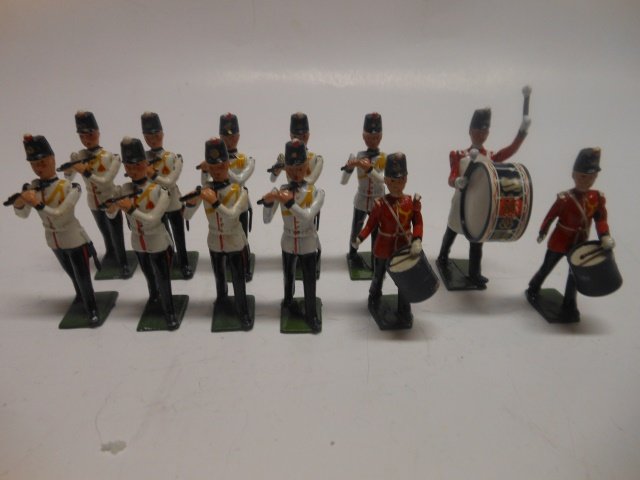 Britains from set #2178 Fort Henry Guards: 12 pieces. Post War. Unboxed. Condition excellent.