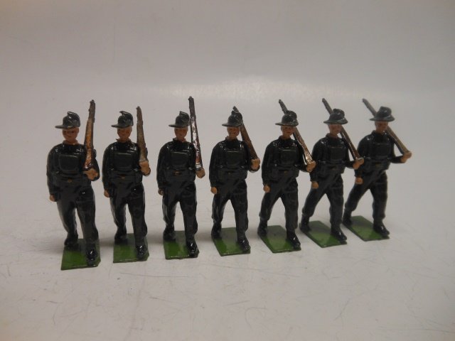Britains from set #2031 Australian Infantry: Battle Dress. 7 pieces. Post War. Unboxed. Condition excellent.