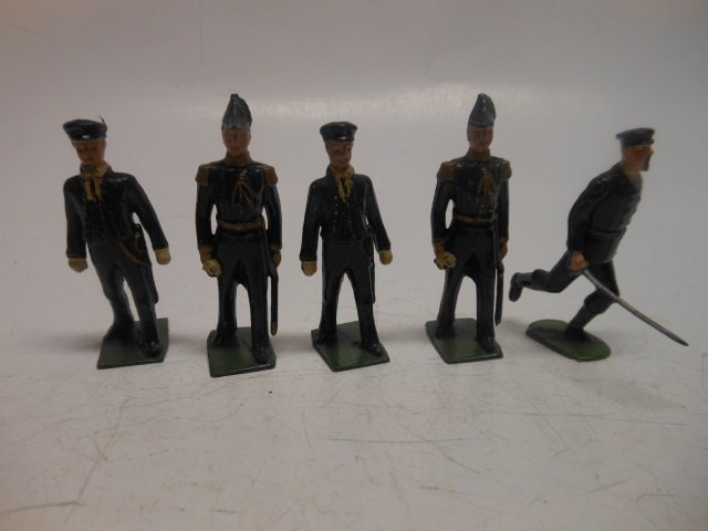 Britains Naval Officer assortment: 5 pieces. Post War. Unboxed. Condition excellent.