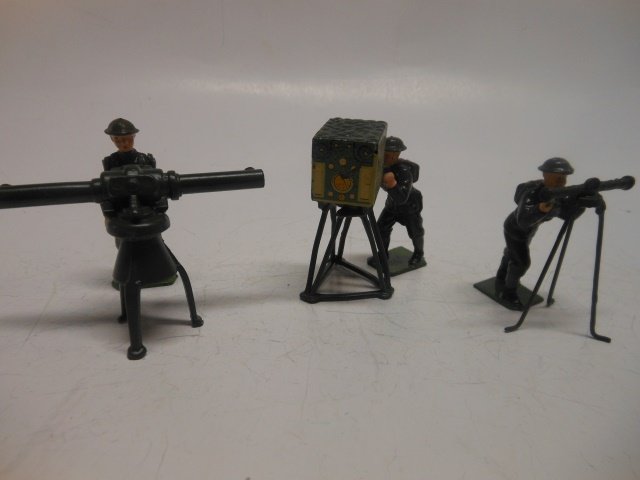 Britains Anti-Aircraft Equipment: 6 pieces. Post War. Unboxed. Condition excellent.