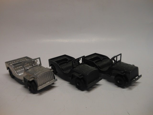 Tootsie Toy Army Jeeps: 3 pieces. Post War. Unboxed. Condition excellent.