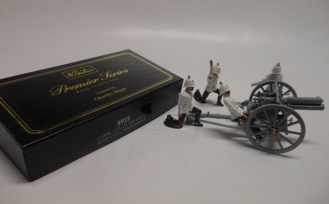 Premier set #8918 13-pounder Gun of the R.H.A.: Royal Horse Artillery, Men in Foreign Service Dress. 4 pieces in original box. Post War Condition excellent. Box excellent.