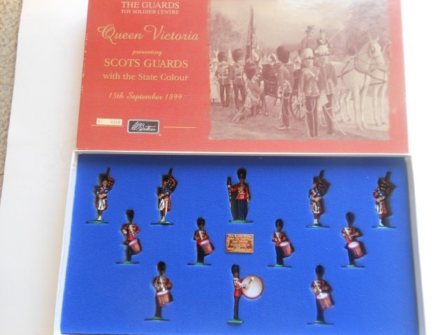 Britains set #00214 Queen Victoria Presenting (1 of 1)