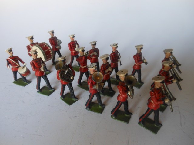Britains from set #2014 US Marine Band: 16 pieces. Post War. Unboxed. Condition very good.