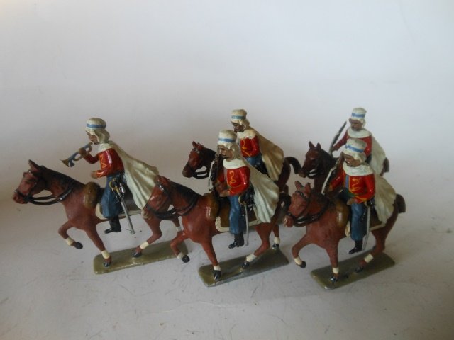 Mignot Algerian Spahis: 5 pieces. Post War. Unboxed. Condition very good.