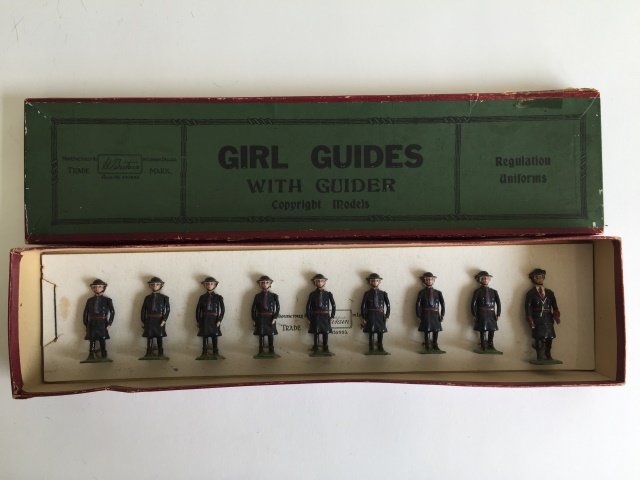 Britains Set #1332 Girl Guides (1 of 1)