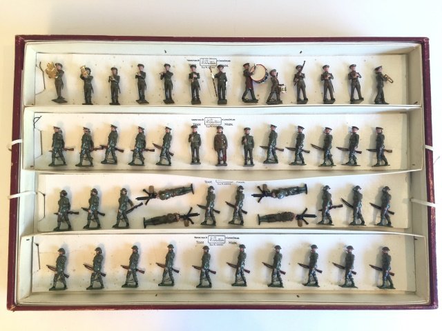 Britains Set #1407 Modern Army Presentation Box (1 of 3)