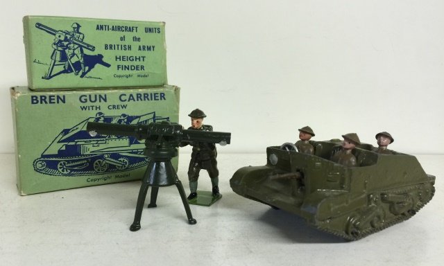 Britains Set #1729 & #1876: Height Finder with Operator and Bren Gun Carrier with Crew. Post War. In original Boxes. 6 Pieces. Condition Figures Excellent. Condition Boxes Very Good.