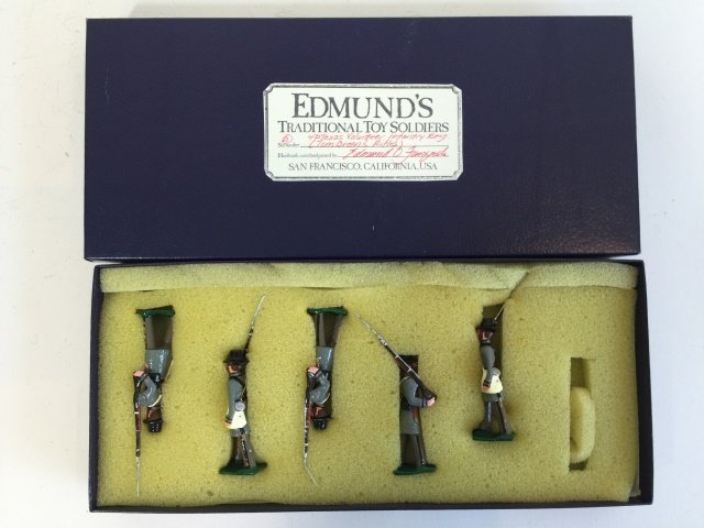 Edmunds Texas Volunteer Infantry: Post War. In original box. 4th Texas Volunteer Infantry Regiment Tom Green's Rifles. 5 Pieces. Condition Figures Pristine. Condition Box Pristine.