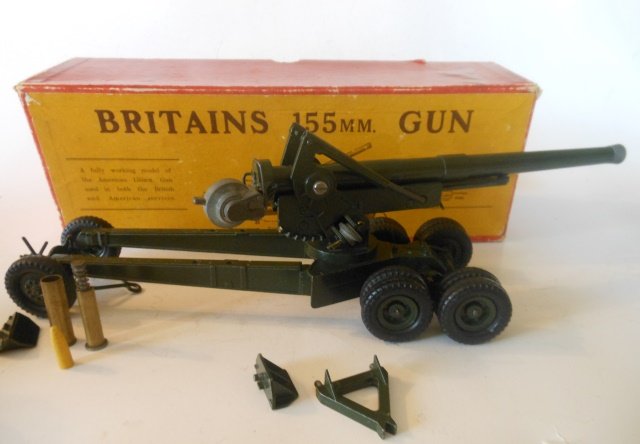 Britains set #2064 U.S. 155 mm gun: Gun on 6 wheel chassis, accessories included, but only one shell. Post War. Condition very good. Box very good.