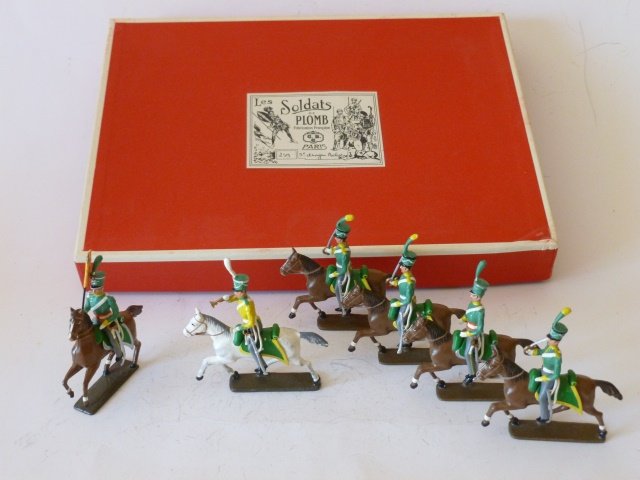 Mignot 5th Belgian Dragoons: 6 figures. Post War. Untied in original box. Condition excellent. Box excellent.
