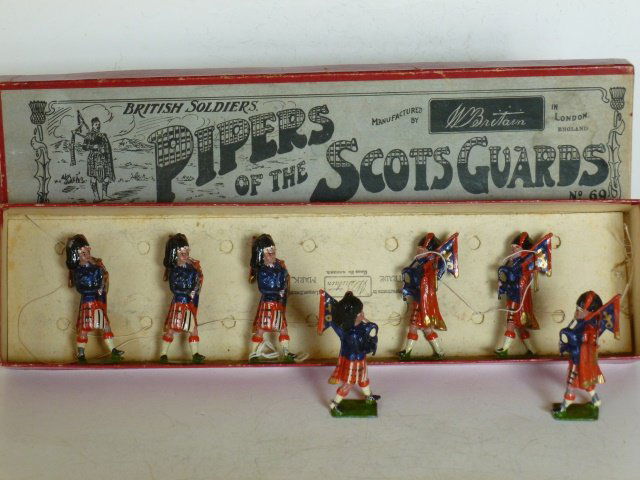 Britains set #69 Pipers of Scots Guards (1 of 1)