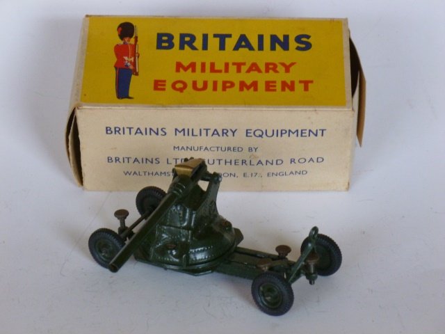 Britains set #1717 Anti-Aircraft Gun 2 pounder: 40 mm gun on chassis. Post War. In original box. Condition excellent. Box very good.