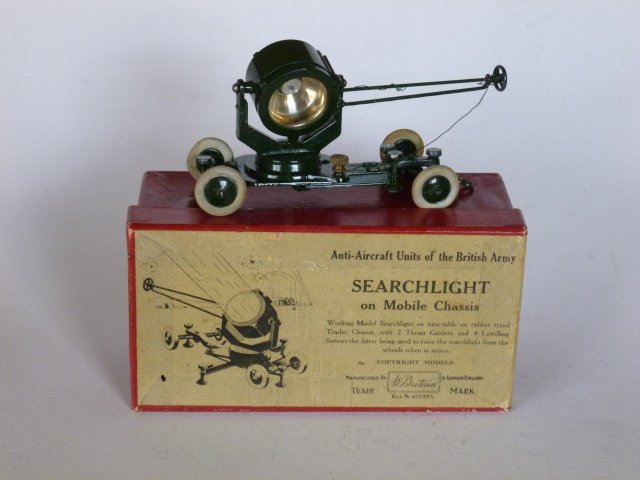 Britains set #1718 Searchlight on chassis (1 of 1)