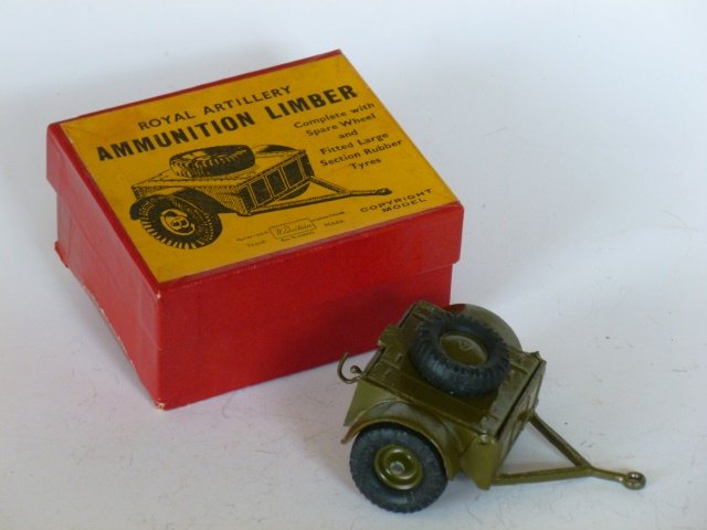 Britains set #1726 Artillery Ammunition Limber: Royal Artillery Limber. Post War. In original illustrated box. Condition excellent. Box very good.