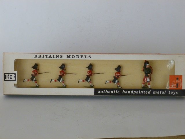 Britains set #9135 Black Watch charging (1 of 1)