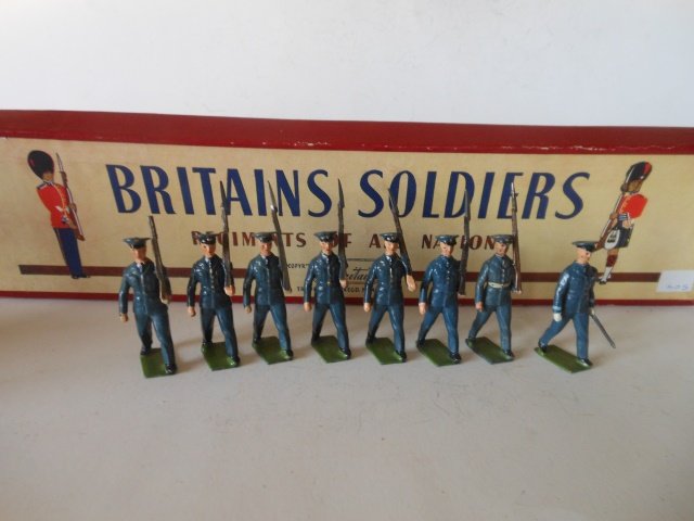 Britains Set # 2010 Royal Air Force: 8 figures. Untied. With officer and original R.O.A.N. box. Post War. Condition excellent. (bayonet missing off one rifle) Box very good.