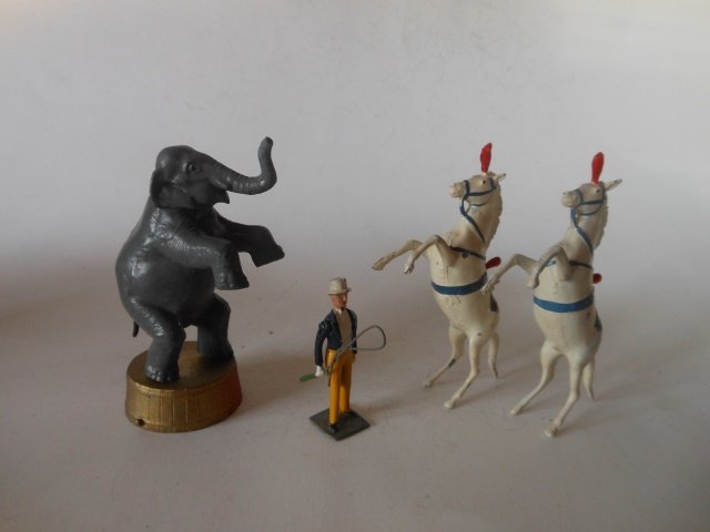 Britains Circus animals and performers. (1 of 1)