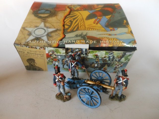 King and Country Alamo Gun Team: 4 pieces. Mexican Artillery. With original box. Post War. Condition excellent. Box excellent.
