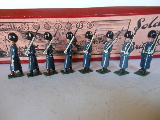 Britains set #312 Grenadier Guards, Winter Coats (1 of 1)
