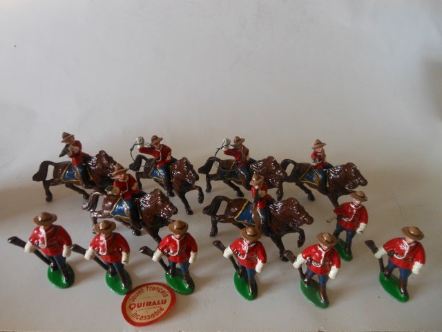 Quiralu Royal Canadian Mounted Police: 13 pieces. Post War. Unboxed. Condition excellent. With an original Quiralu Paper Logo.