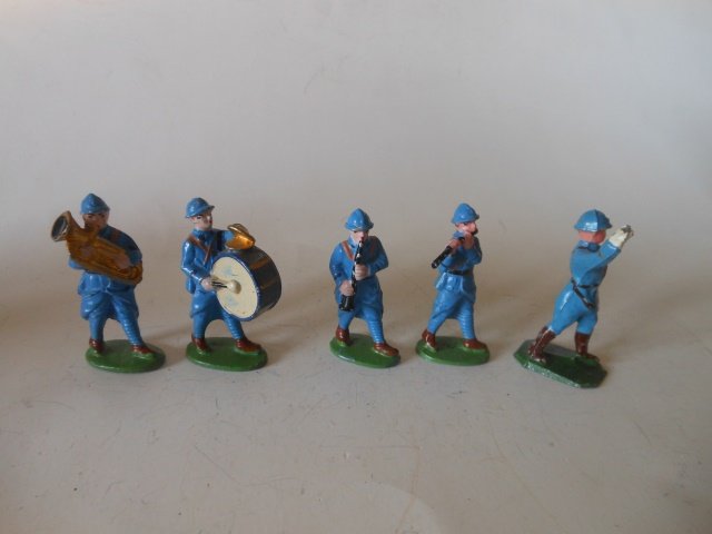 Quiralu Poilu Bandsmen: 5 pieces. Post War. Unboxed. Condition excellent.