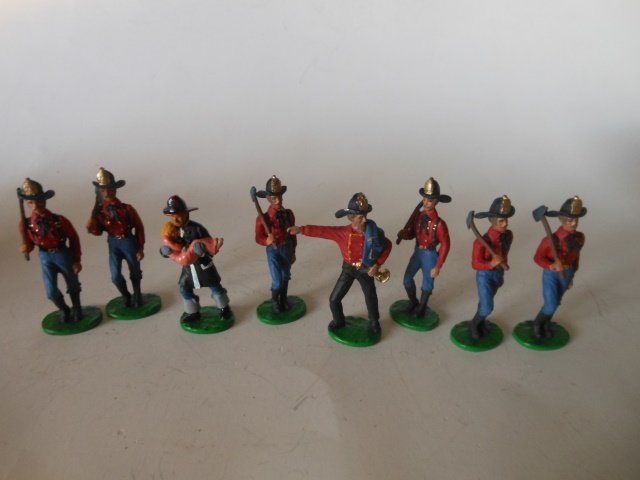 Valiant U.S. Firemen: 8 pieces. Post War. Unboxed. Condition excellent.