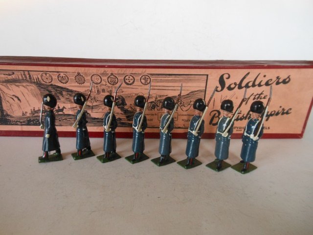 Britains set #312 Grenadier Guards, Winter Coats (1 of 1)