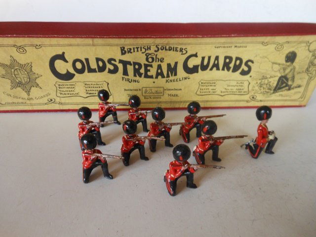 Britains Set #120 Coldstream Guards, firing (1 of 1)