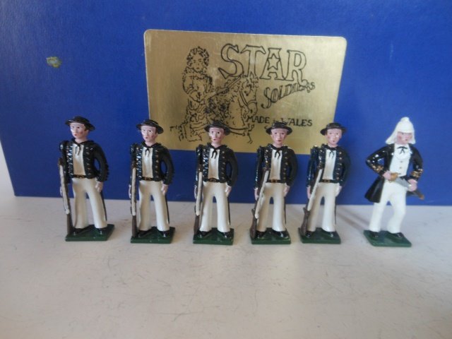 Star set #16 Captain Peel and his Sailors: 6 pieces. Post War. With original box. Condition excellent. Box very good.