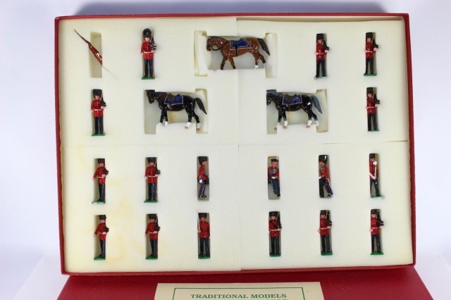 Trophy Trooping of The Colours: BBP1 Queen On Review Excellent Condition With Box 20 Pieces