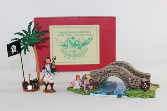 Trophy Town And Country: CO1R Pirate Treasure C114 Gone Fishing Excellent Condition With Box 6 Pieces