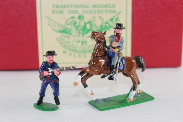 Trophy Americal Civil War: Hand to Hand HA1 Excellent Condition With Box 2 Pieces