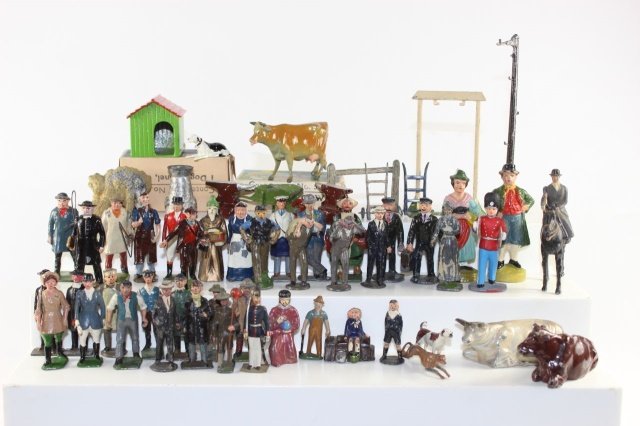 British Hollowcast Farm And Train (1 of 1)