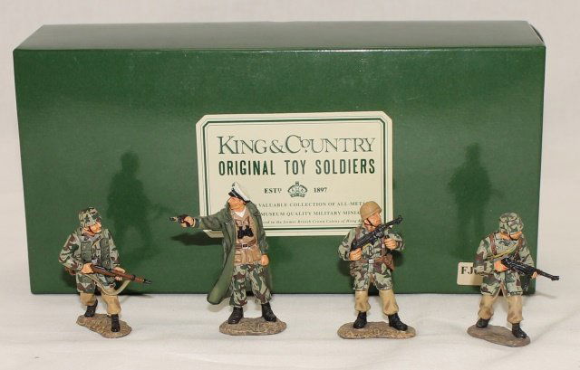 King and Country WWII FJ02 The Attackers (1 of 1)