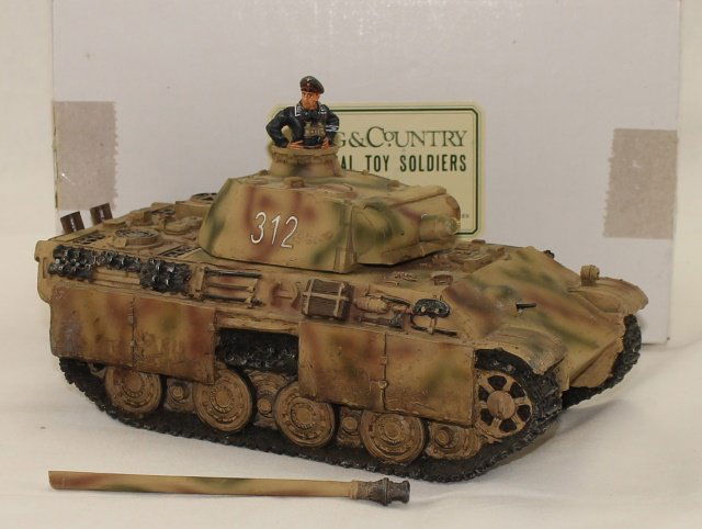 King and Country WWII WS23 Panther Tank: Set #WSS23 Panther Mark V Tank and Commander. Early Production. Condition Very Good; Unassembled, barrel may be installed with factory putty. Box. 3 Pieces