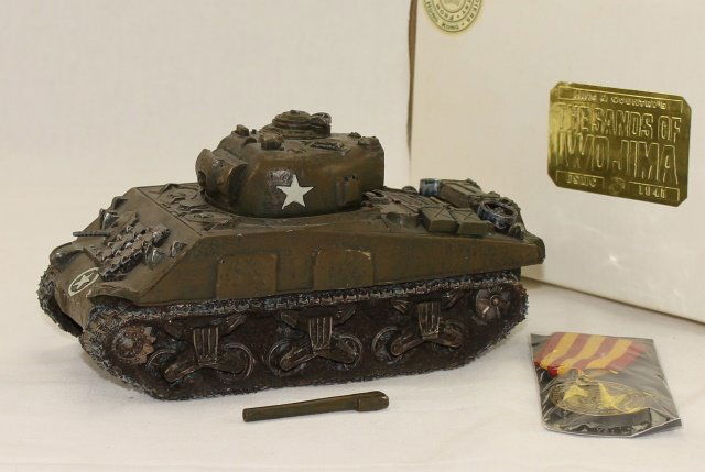 King and Country WWII IWJ11 USMC Sherman Tank (1 of 1)