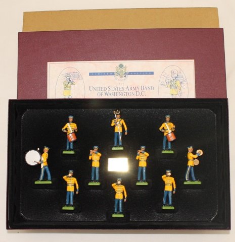 Britains Set 5391 U.S. Army Band in yellow (1 of 1)