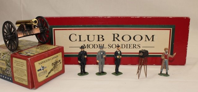 Creighton Civil War Personality sampler: including Lincoln, Grant, Lee & Matthew Brady with camera, condition very good in good box, along with Civil War Napoleon cannon, new condition in very good condition box, 6 pieces total