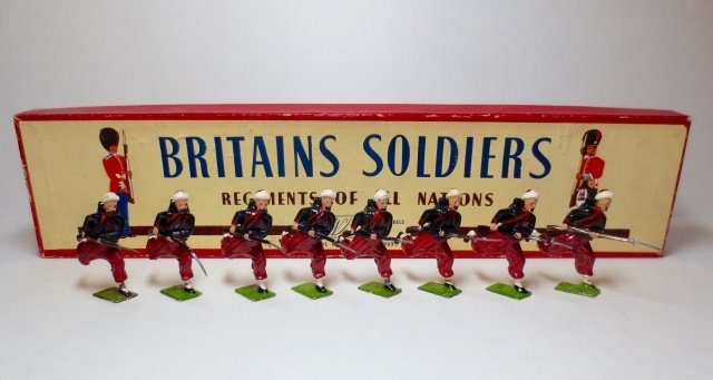 Britains Set #142 Zouaves (Charging) (1 of 1)