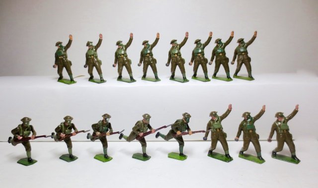 Britains Khaki Gas Mask Grenade Throwers: 16 pieces. Condition very good.
